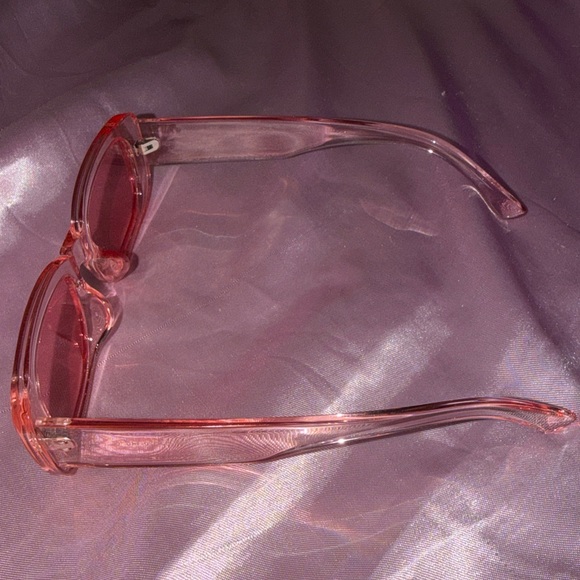 Chic Pink Sunglasses - Picture 3 of 3